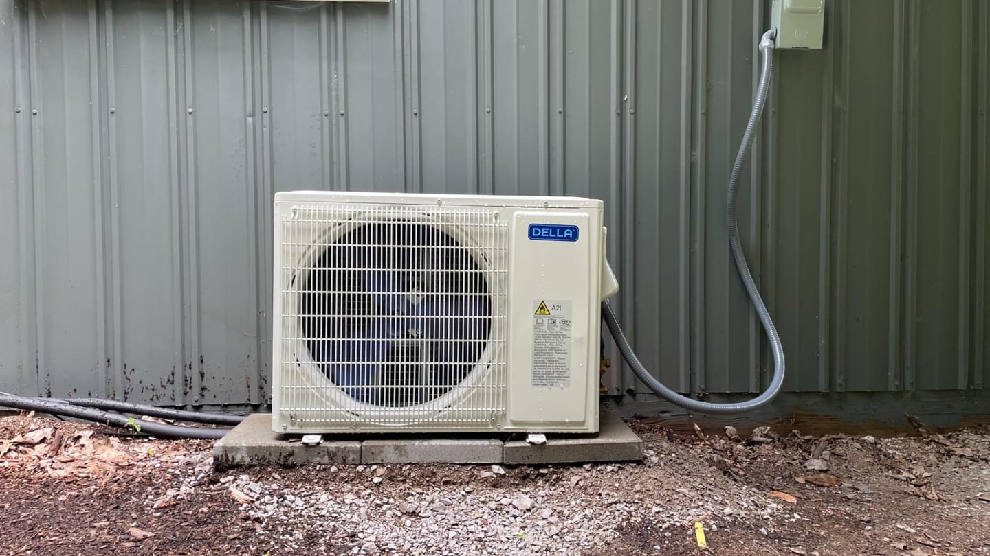 Customer photo review of DELLA Motto Series 12000 BTU 20 SEER2 Mini Split Heat Pump AC – 115V, Up to 550 Sq.Ft.