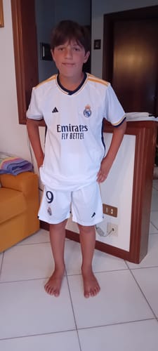 Customer photo review of KIT BAMBINO REAL MADRID 2023/24