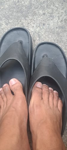 Customer photo review of Nike Men's Calm Flip Flops