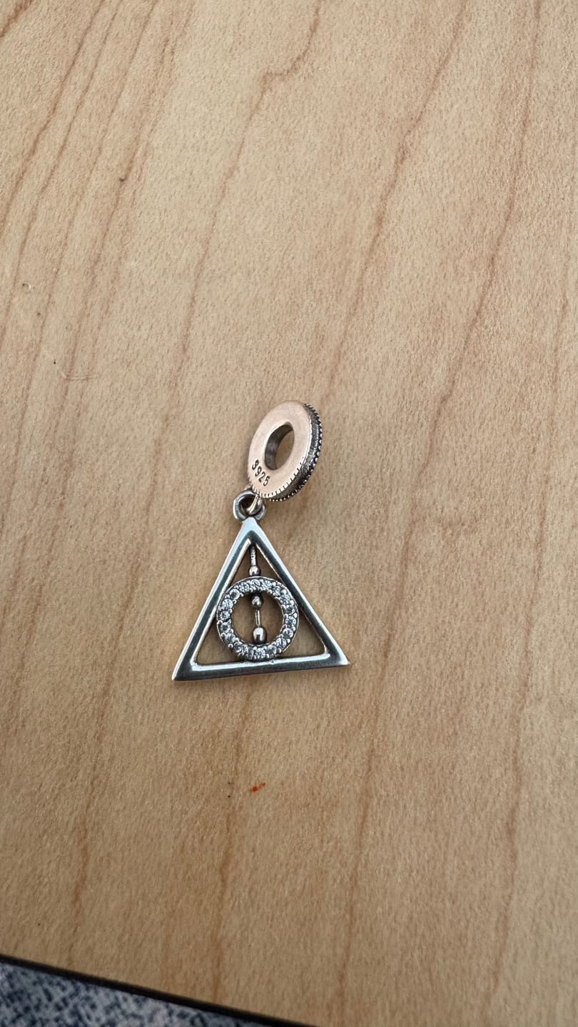 Customer photo review of Charm Reliquias de la Muerte