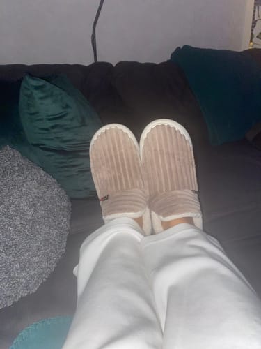Customer photo review of HappyFlops Cozy