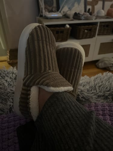 Customer photo review of HappyFlops Cozy