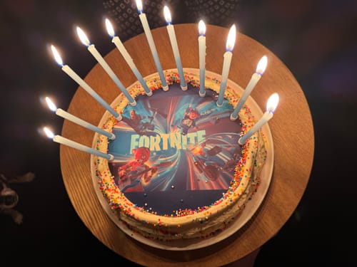 Customer photo review of 20 cm Pre-cut Circle Custom Edible Icing Image