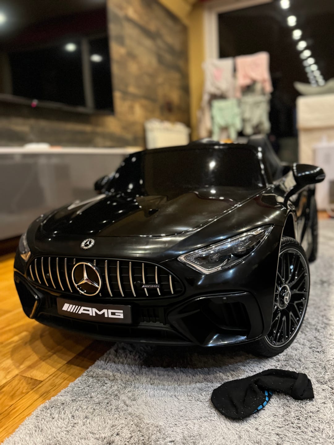 Customer photo review of Carro Elétrico para Criança MERCEDES SL63 Preto 4x4 2 LUGARES 24v c/ RODAS DE BORRACHA & ASSENTO EM PELE