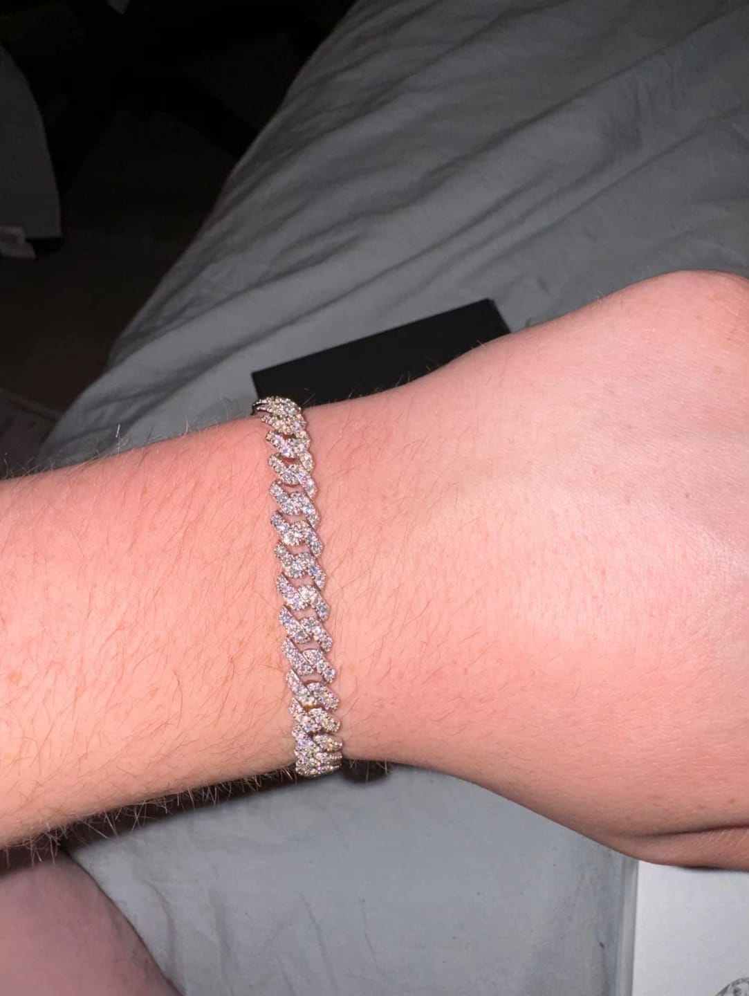 Customer photo review of PULSERA CUBANA DE MOISSANITA CON ORO BLANCO DE 6mm