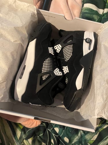 Customer photo review of Jordan 4 Retro White Thunder