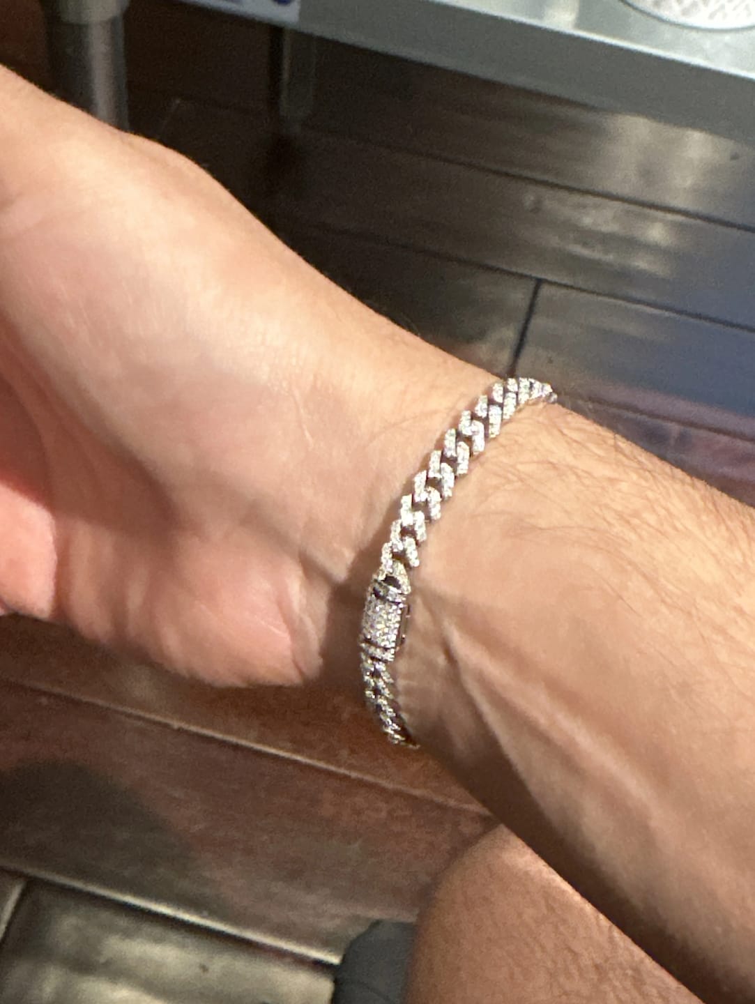 Customer photo review of PULSERA CUBANA DE MOISSANITA CON ORO BLANCO DE 6mm
