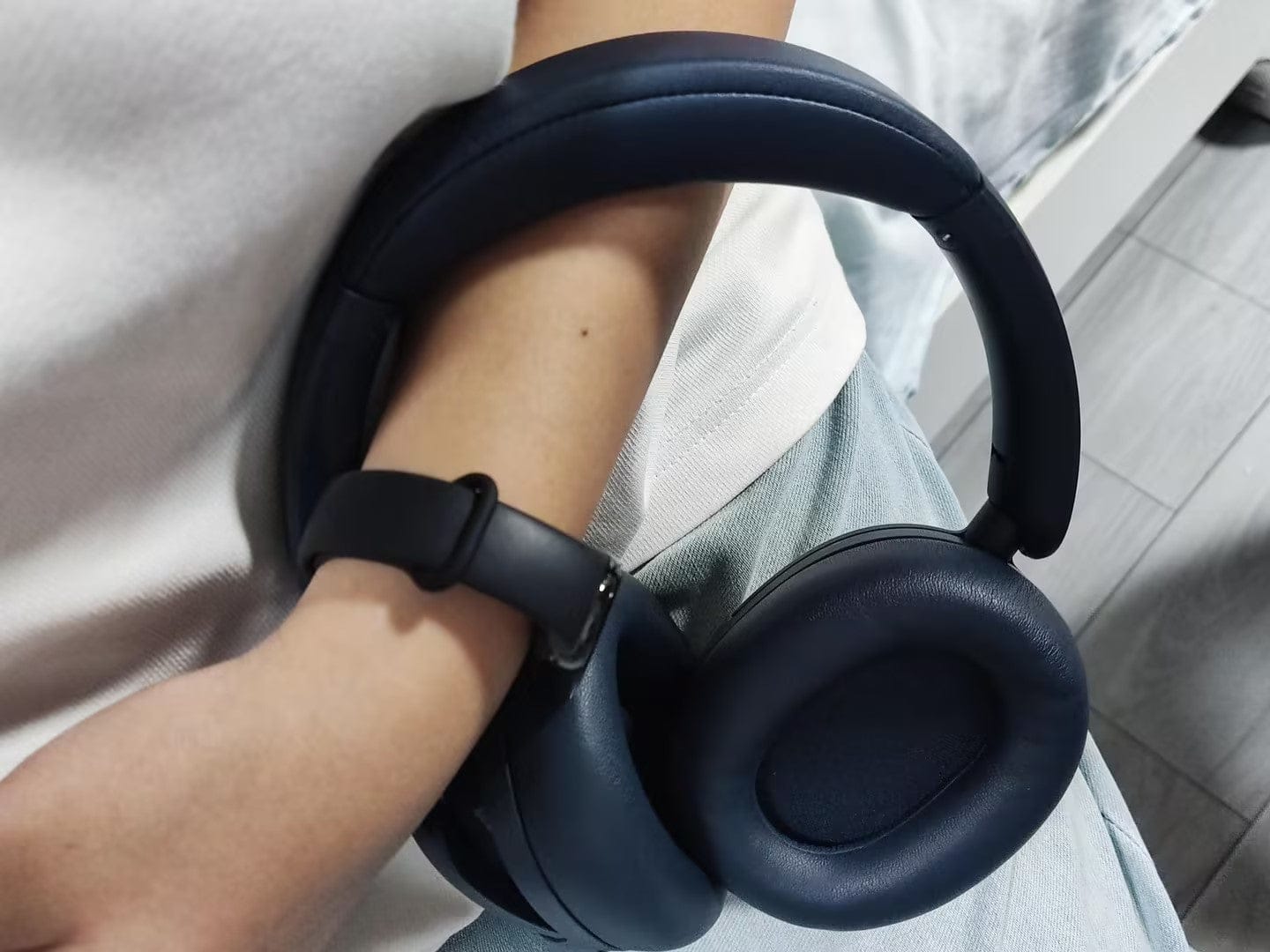 Customer photo review of V80 Hybrid Active Noise Cancelling Headphones