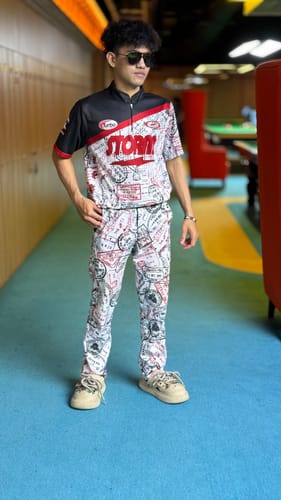 Customer photo review of VICTORIA VARANO 2024 - STAMPS BLACK WHITE RED