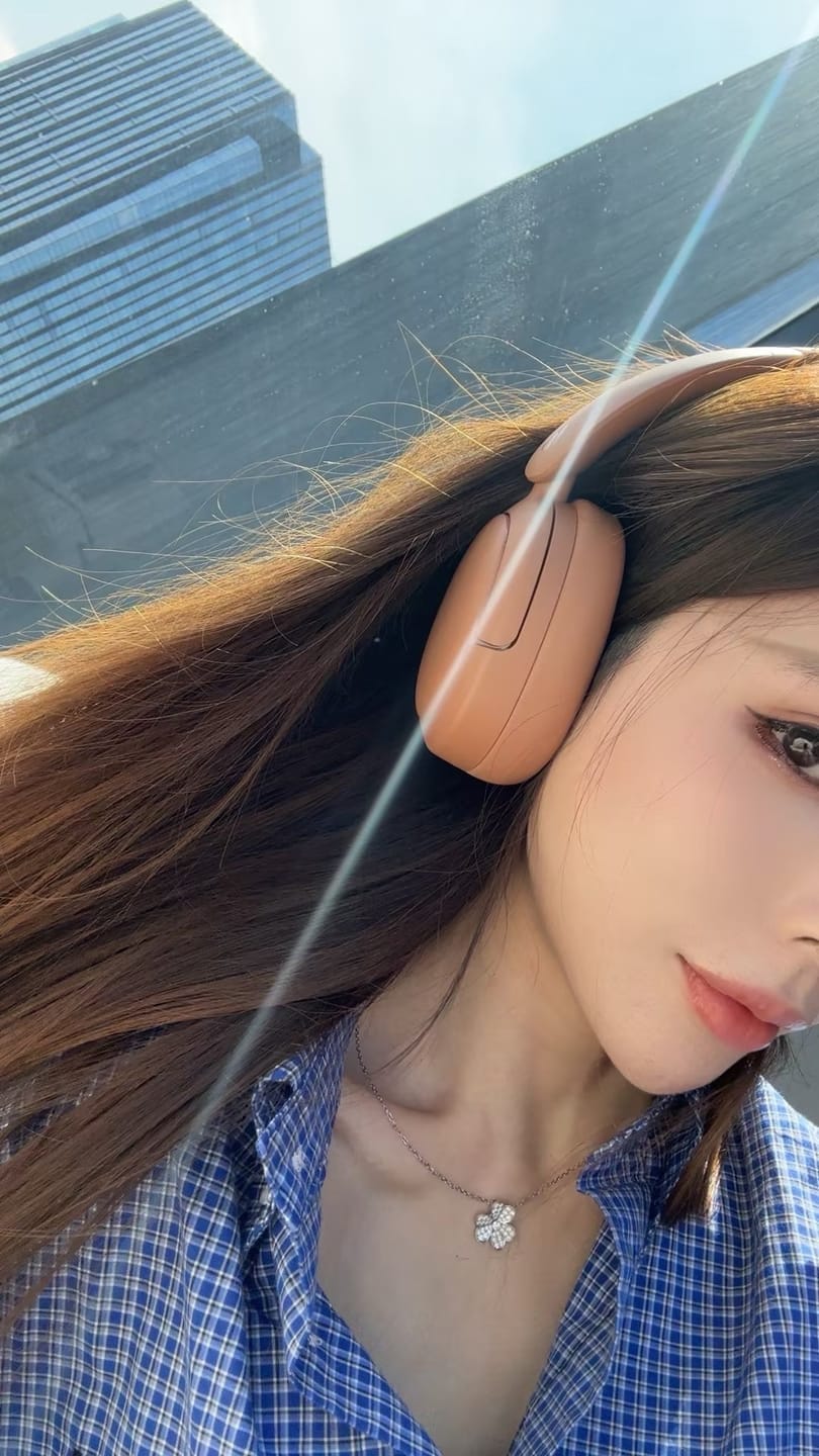 Customer photo review of V80 Hybrid Active Noise Cancelling Headphones