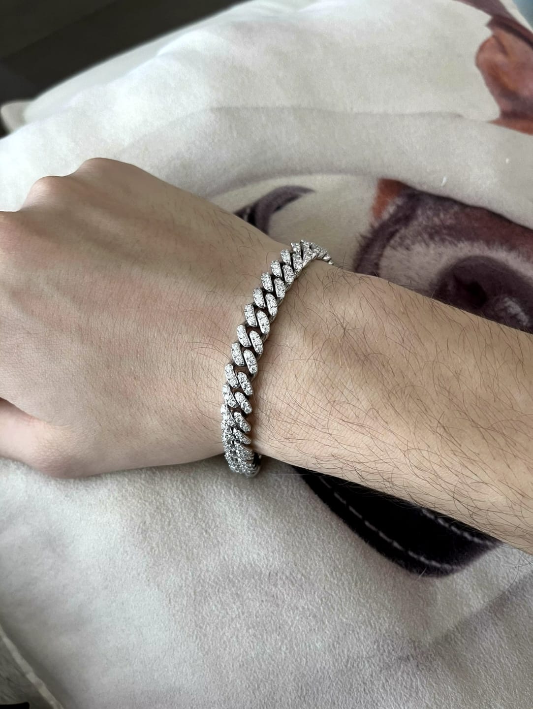 Customer photo review of PULSERA CUBANA DE MOISSANITA CON ORO BLANCO DE 6mm