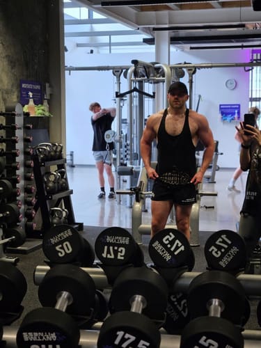 Customer photo review of HOLLOW T-BACK - gym singlet tanktop Stringer - Black/Gold