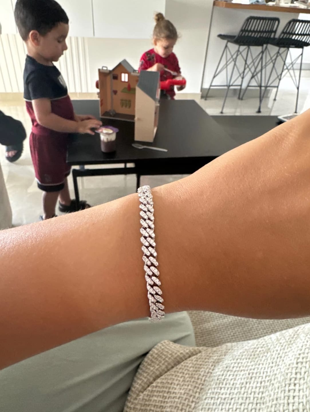 Customer photo review of PULSERA CUBANA DE MOISSANITA CON ORO BLANCO DE 6mm