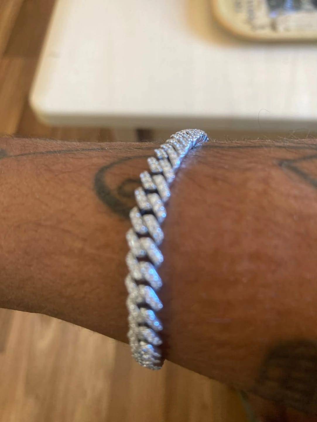 Customer photo review of PULSERA CUBANA DE MOISSANITA CON ORO BLANCO DE 6mm