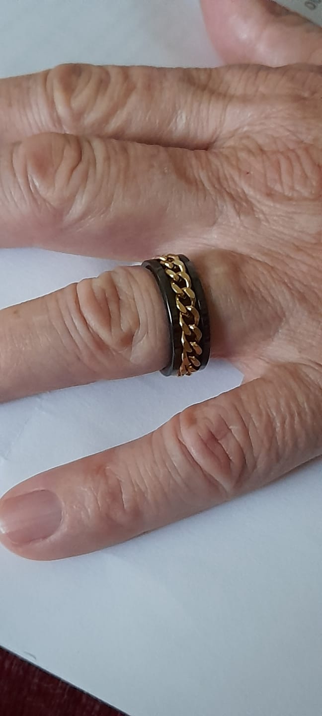 Customer photo review of Black with Gold Rotating Chain 8mm Wonder Ring