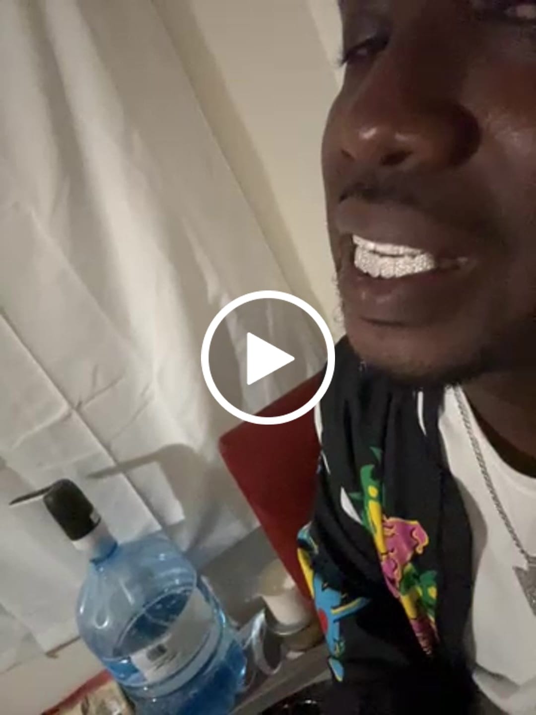 Customer video review of 8 on 8 VVS Moissanite Diamond Grillz