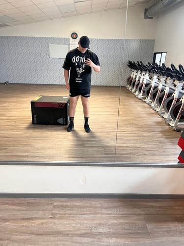 Customer photo review of Wolves - Pump cover - Oversized Gym T-shirt  - Acid Wash / White