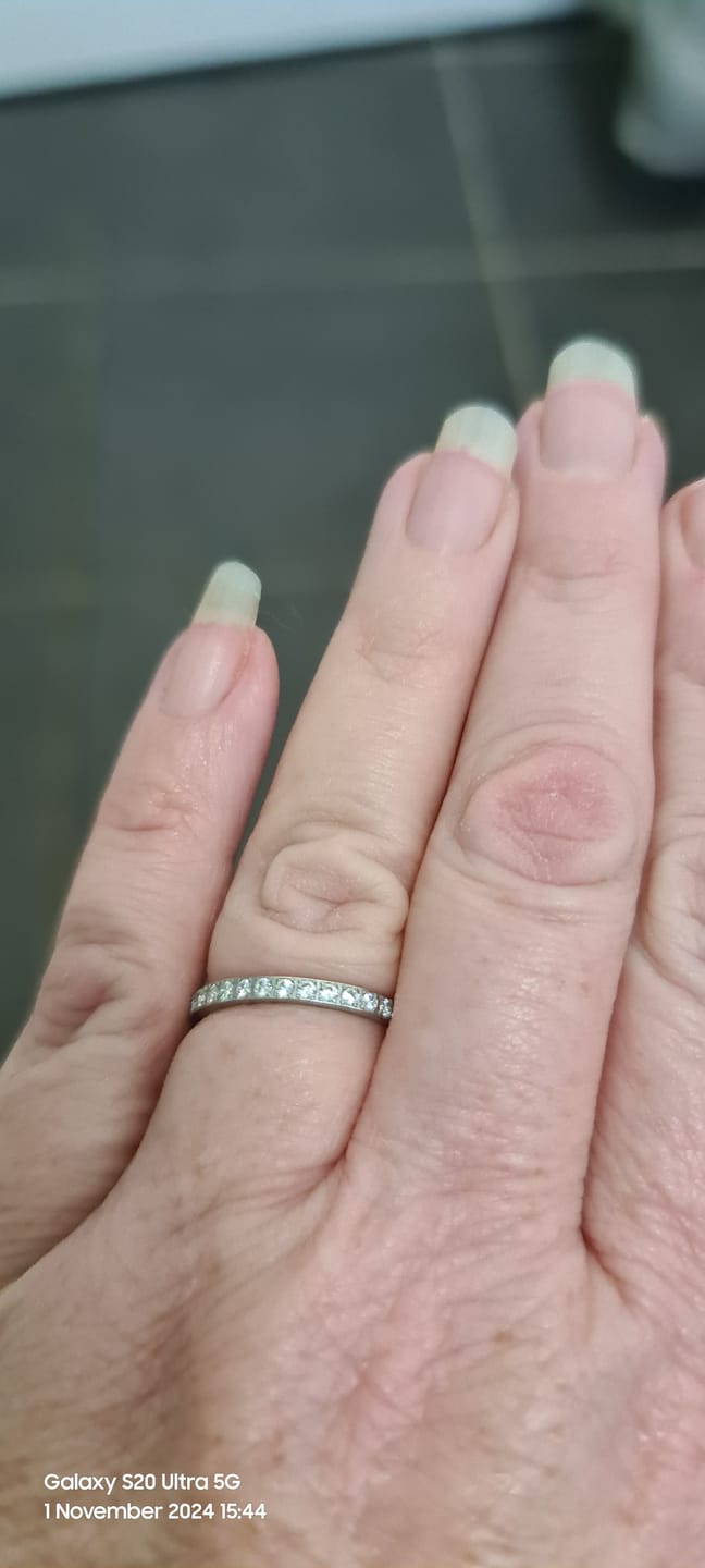 Customer photo review of White Gold 2mm Full Glitz Ring