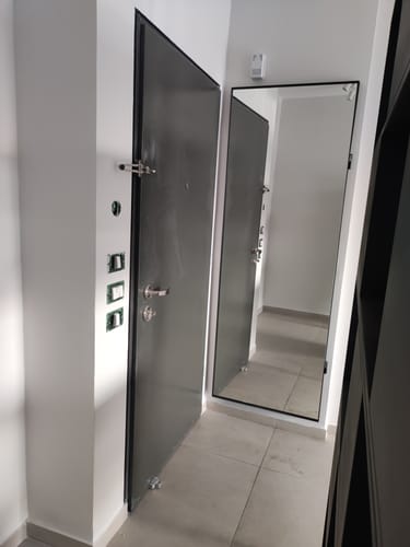 Customer photo review of דלת מראה להסתרת ארון חשמל