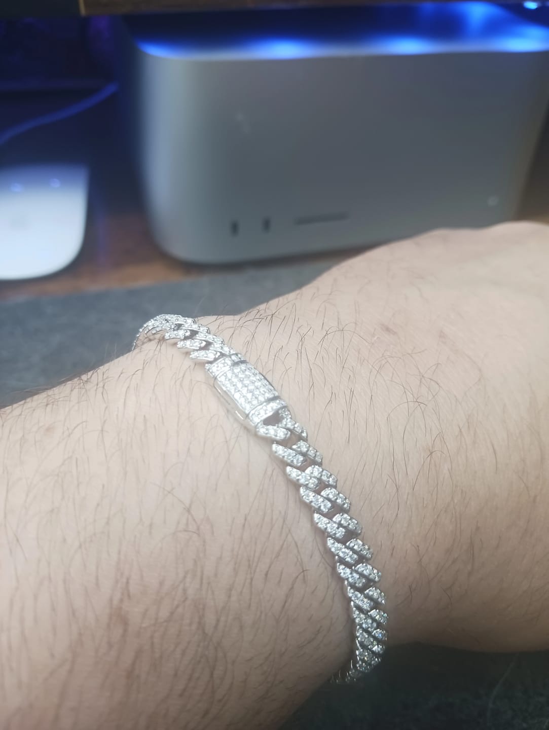 Customer photo review of PULSERA CUBANA DE MOISSANITA CON ORO BLANCO DE 6mm