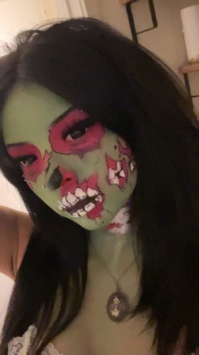 Customer photo review of Linn's Sullen Doll Eye 17mm Mini Sclera Contact Lenses