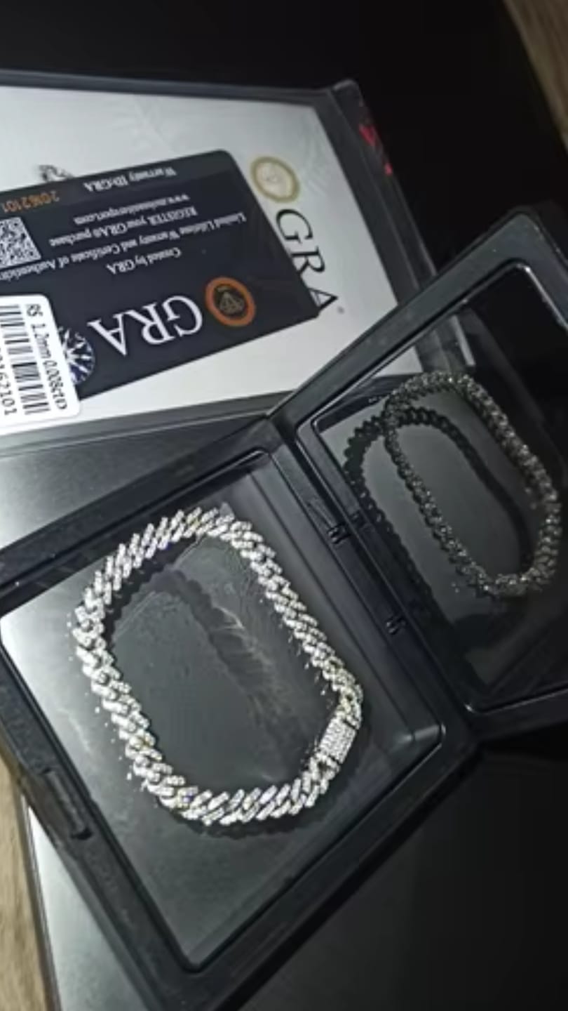 Customer photo review of PULSERA CUBANA DE MOISSANITA CON ORO BLANCO DE 6mm
