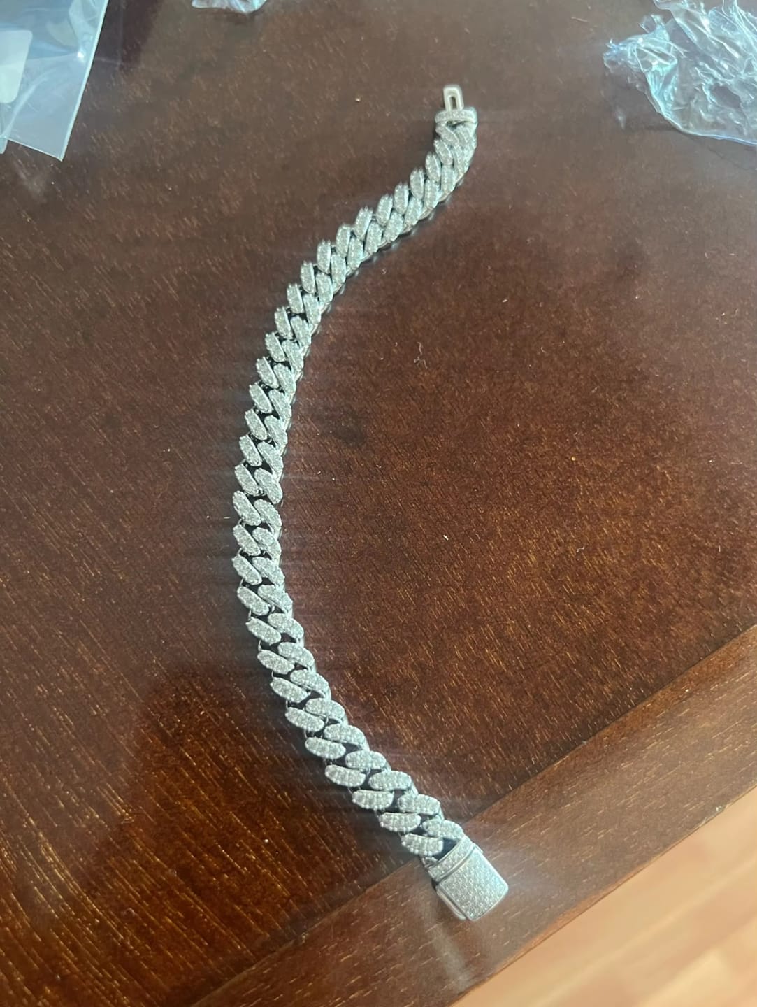Customer photo review of PULSERA CUBANA DE MOISSANITA CON ORO BLANCO DE 6mm