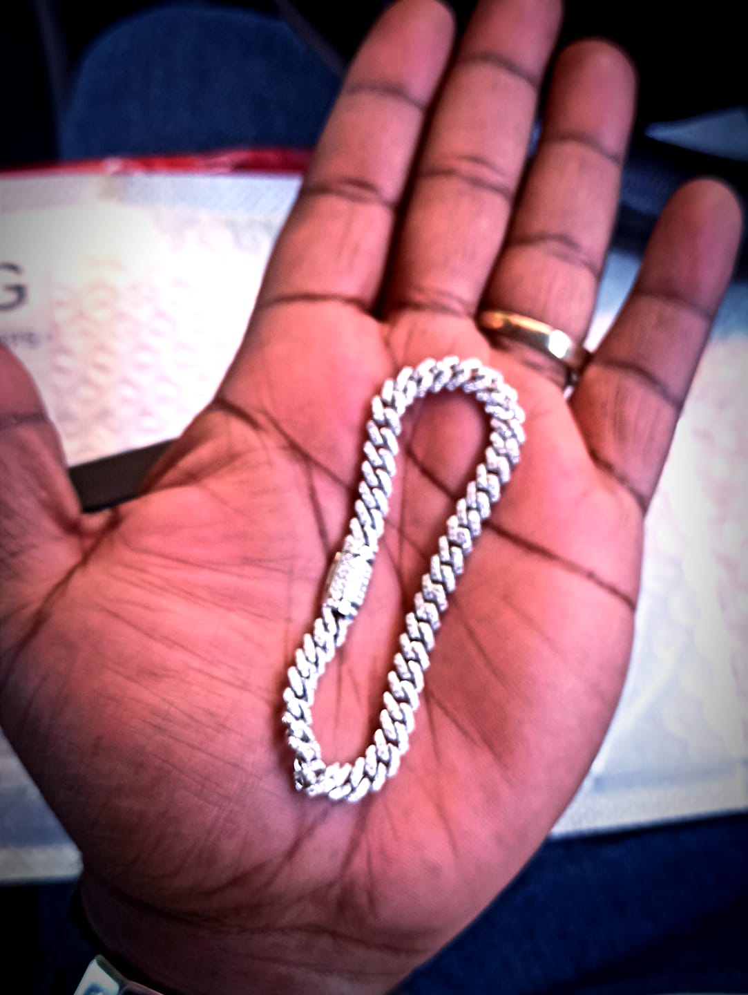 Customer photo review of PULSERA CUBANA DE MOISSANITA CON ORO BLANCO DE 6mm