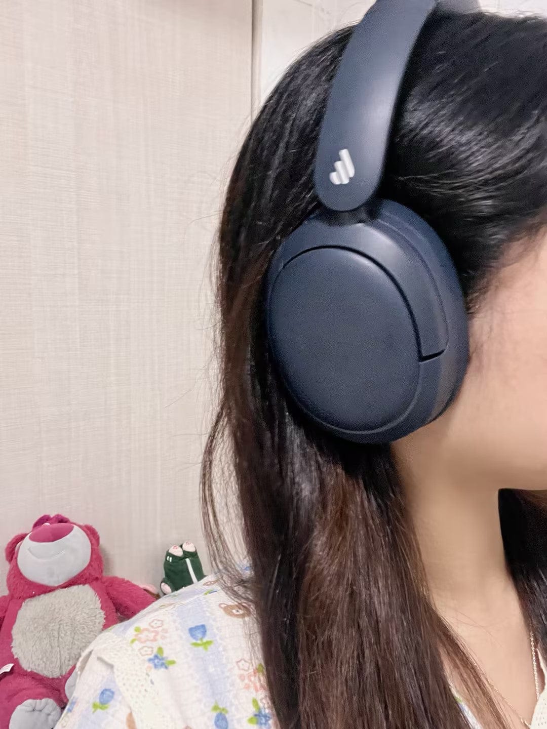 Customer photo review of V80 Hybrid Active Noise Cancelling Headphones