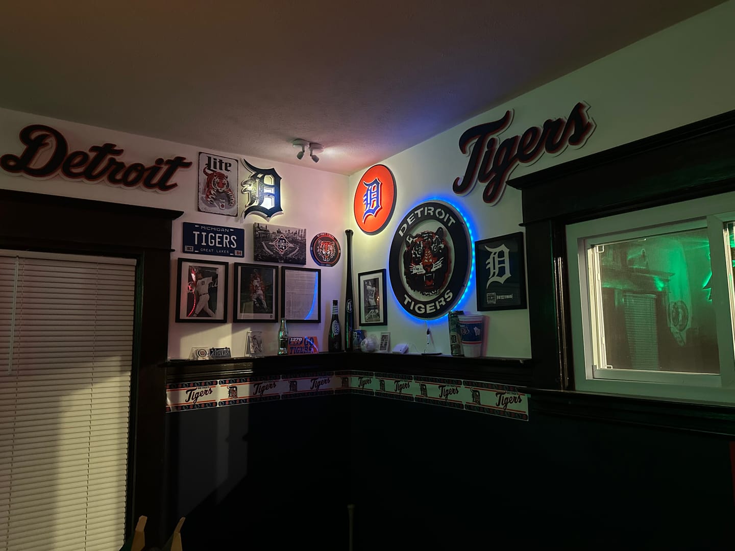 Customer photo review of Detroit Tigers CRAFT SERIES 3D Embossed Metal Wall Art