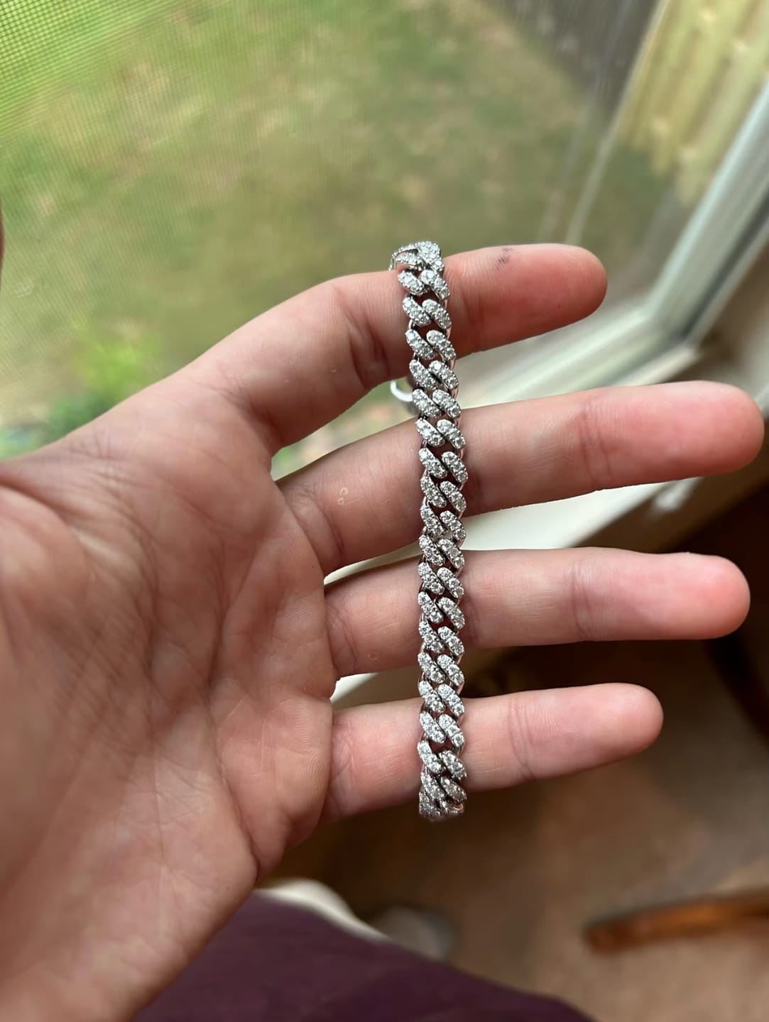Customer photo review of PULSERA CUBANA DE MOISSANITA CON ORO BLANCO DE 6mm