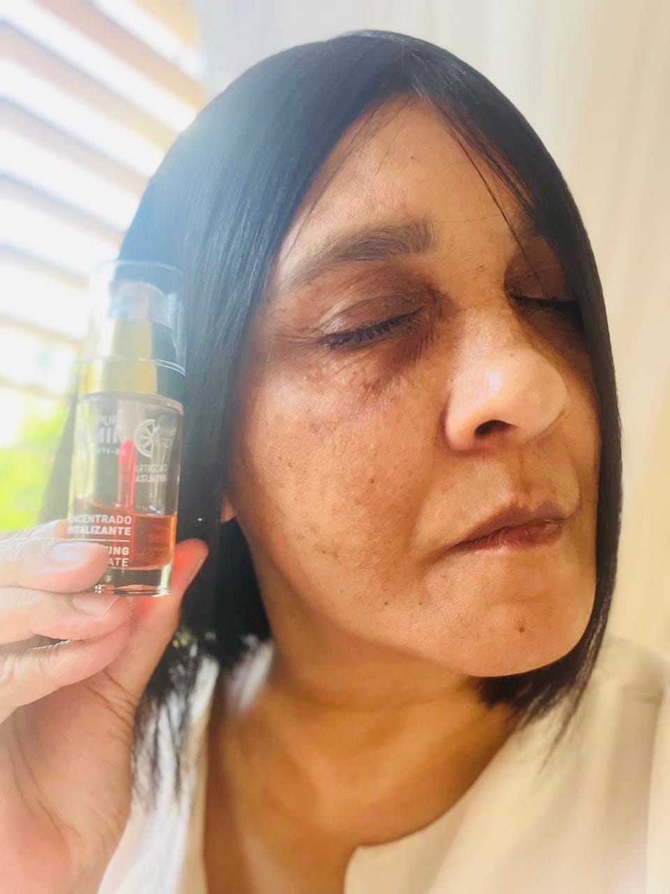 Customer photo review of Buy a Noche Y Dia Vitamin C Serum, Get a Free Limited Edition Cosmetic Bag