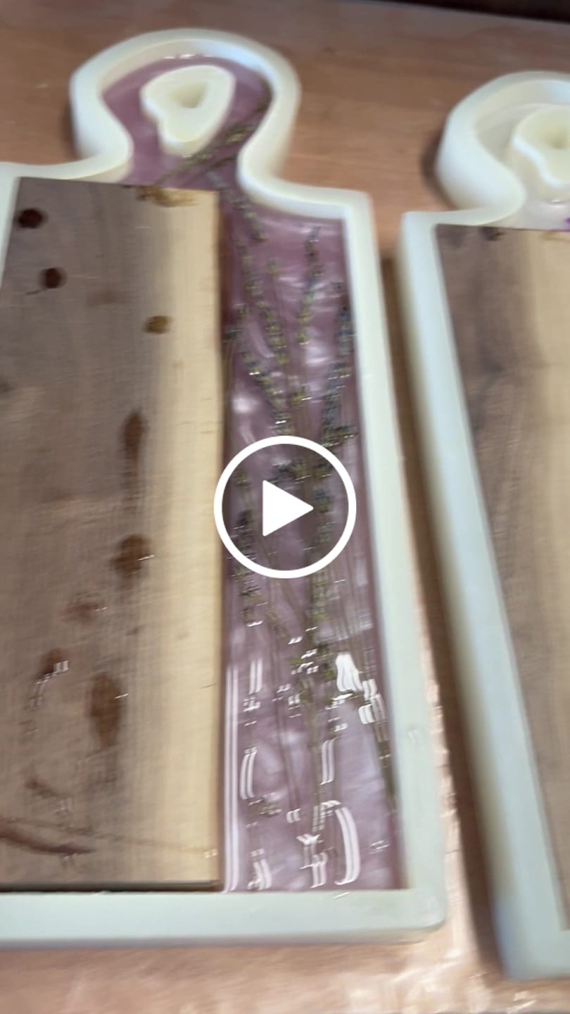Customer video review of 18x6.5x1" Small Organic Handle Charcuterie Board Silicone Mold