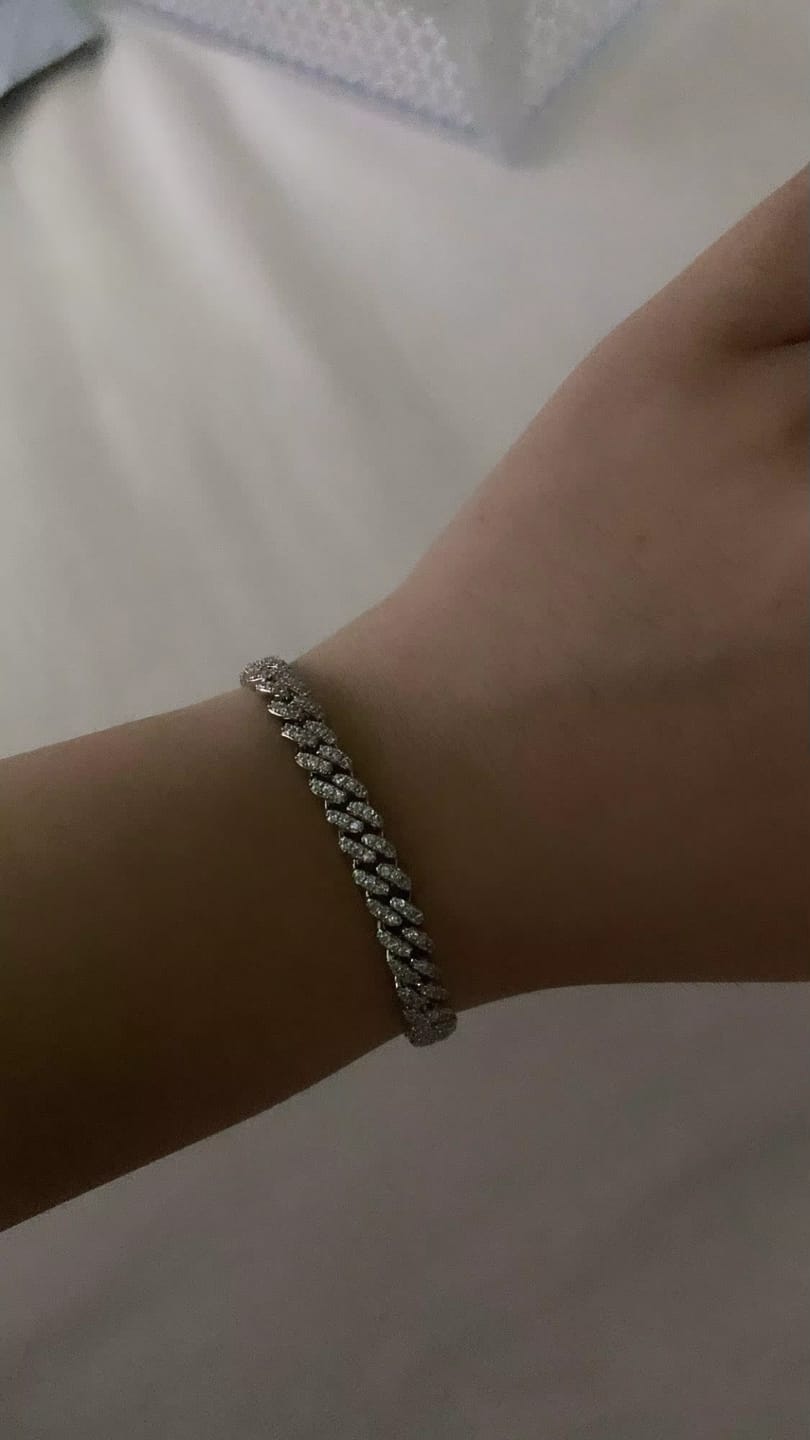 Customer photo review of PULSERA CUBANA DE MOISSANITA CON ORO BLANCO DE 6mm