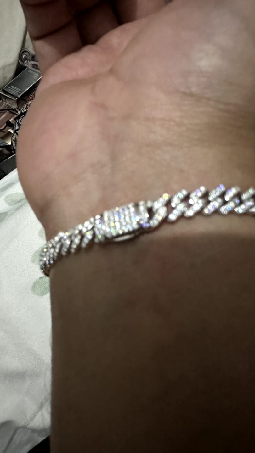 Customer photo review of PULSERA CUBANA DE MOISSANITA CON ORO BLANCO DE 6mm