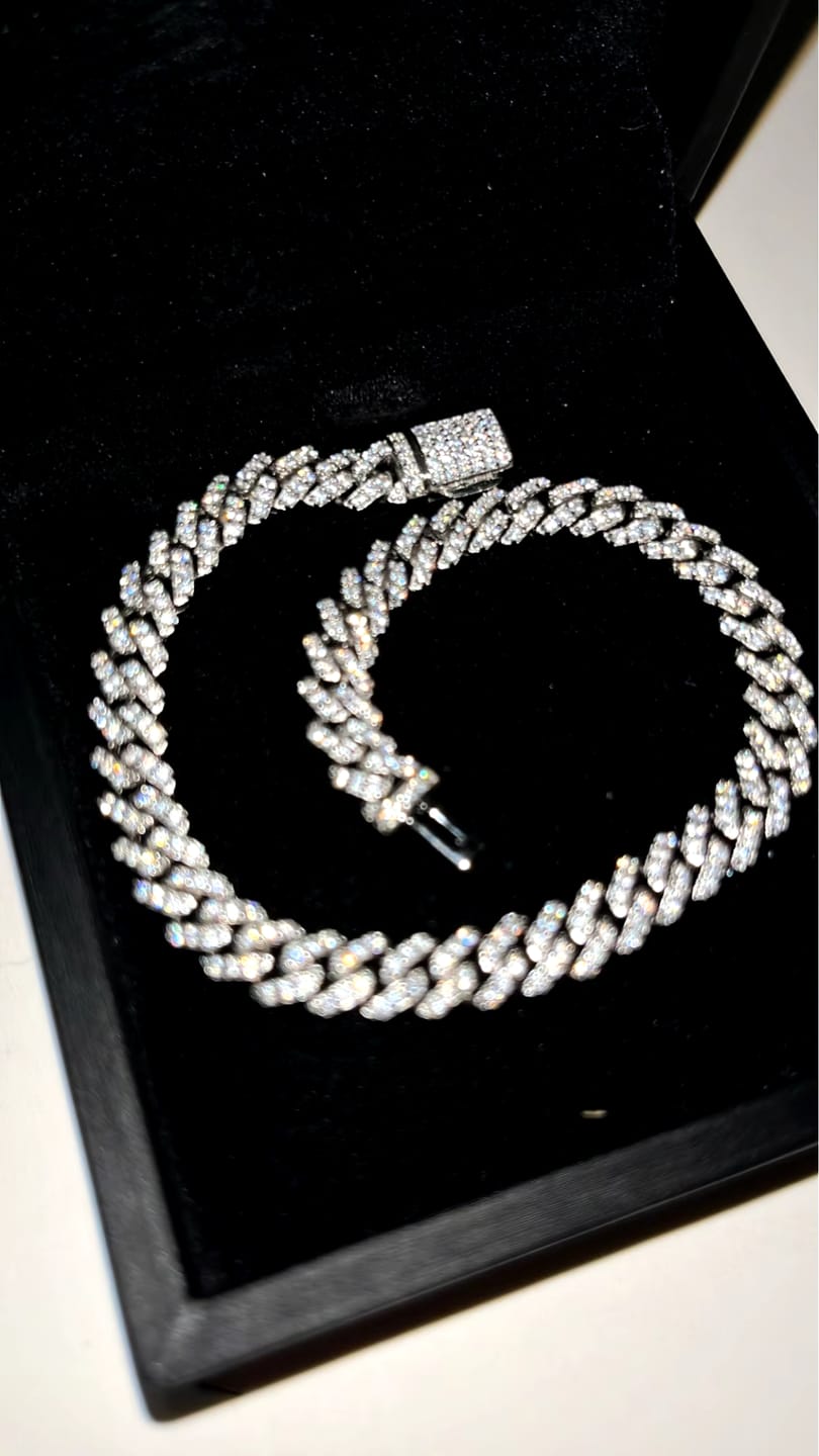Customer photo review of PULSERA CUBANA DE MOISSANITA CON ORO BLANCO DE 6mm