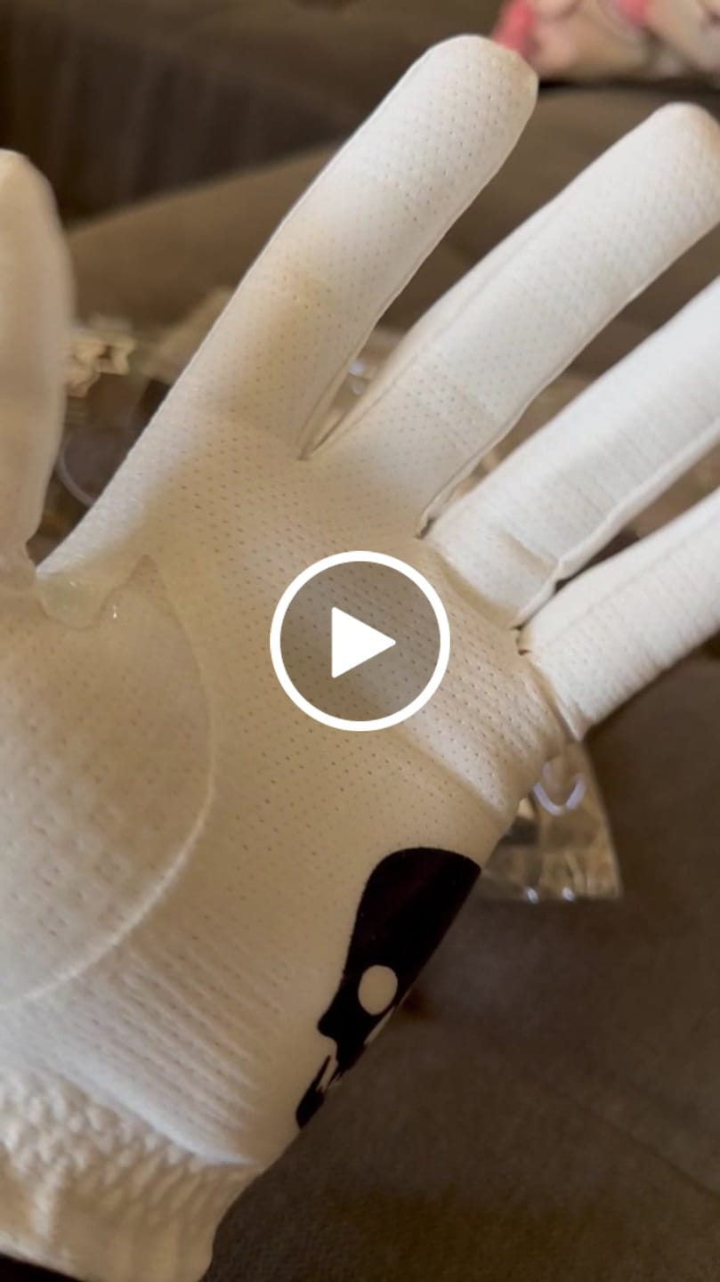 Customer video review of XEIR PRO Men's Death Grip Golf Gloves (Black & White, 2 Pack)