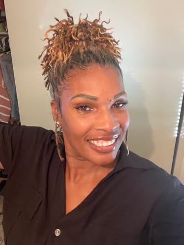Customer photo review of Hydrate: Loc Hydrating Mist (Peach & Honey Scent)