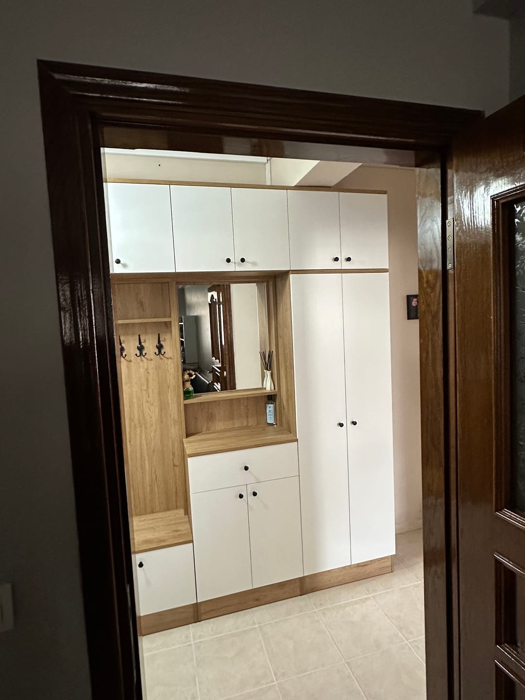 Customer photo review of Rani EA104 Portmanto Çekmeceli Aynalı Raflı Vestiyer Sepet Ceviz - Beyaz