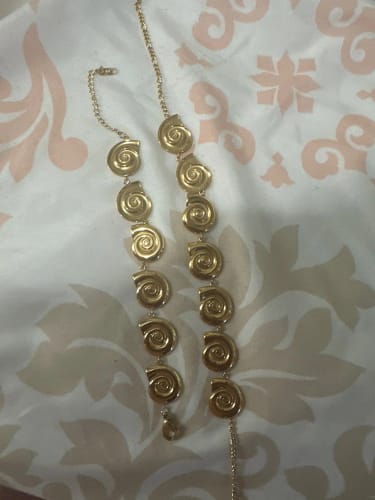 Customer photo review of Gold Shell Bracelet