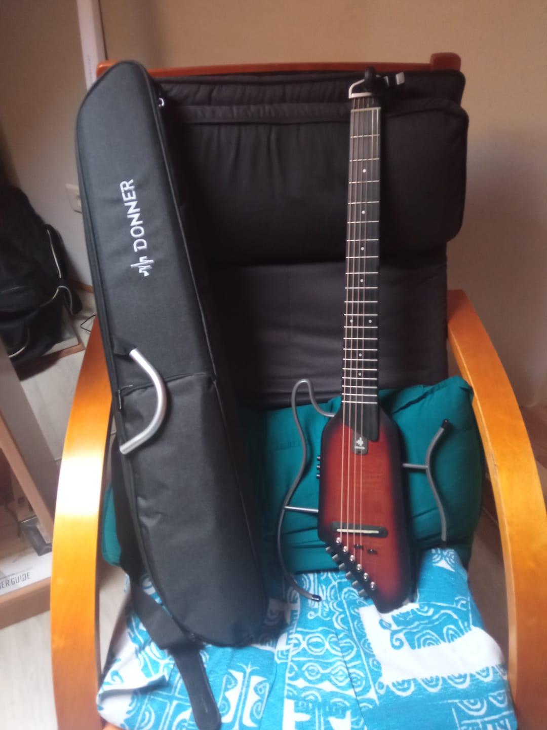 Customer photo review of 【Boîte ouverte】Donner HUSH-I Guitare