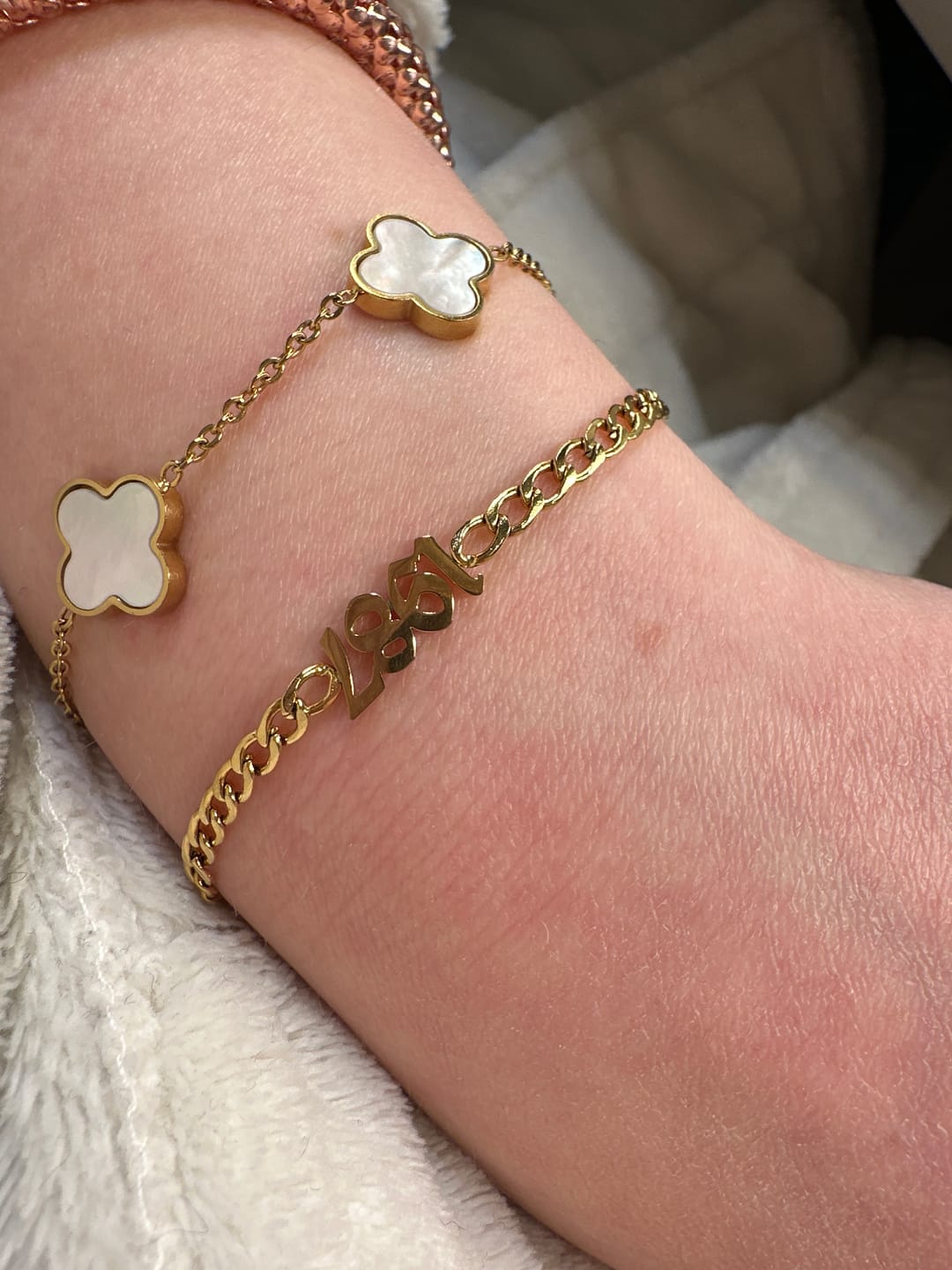 Customer photo review of Jahreszahl Armband | 18K vergoldet