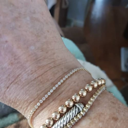 Customer photo review of Bracciale Tennis stampato zirconi bianchi in Oro 18kt 1,5 mm