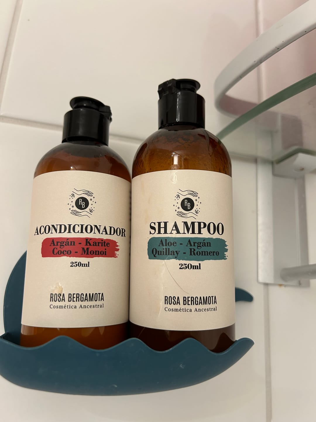 Customer photo review of Básicos Anticaída + Acondicionador: Shampoo Anticaída + Agua de Romero + Acondicionador