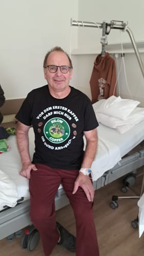 Customer photo review of Vor dem ersten Kaffee darf mich nur mein Hund ansprechen - T-Shirt Unisex