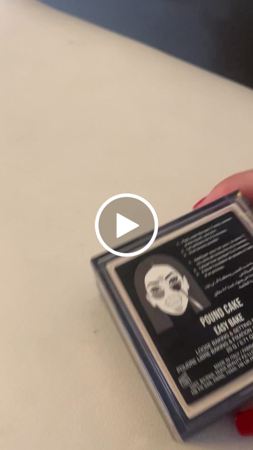 Customer video review of Huda Beauty Easy Bake Powder