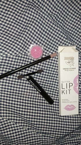 Customer photo review of Pinky Glitter Lip Kit