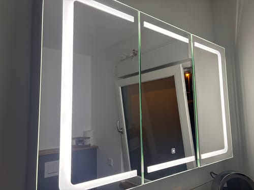 Customer photo review of SONNI Spiegelschrank mit Beleuchtung LED Edelstahl 3türig Spiegelschrank Bad mit Touchschalter und Steckdose