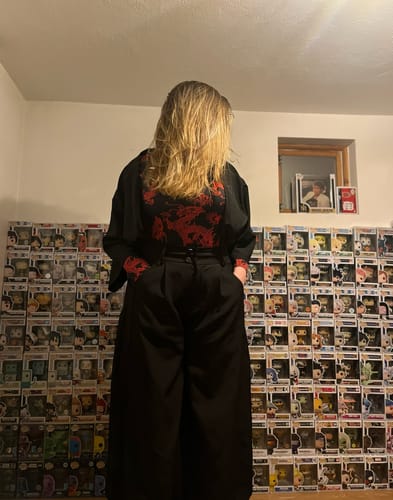 Customer photo review of NEV Tapered Loose-Fit Cropped Pants