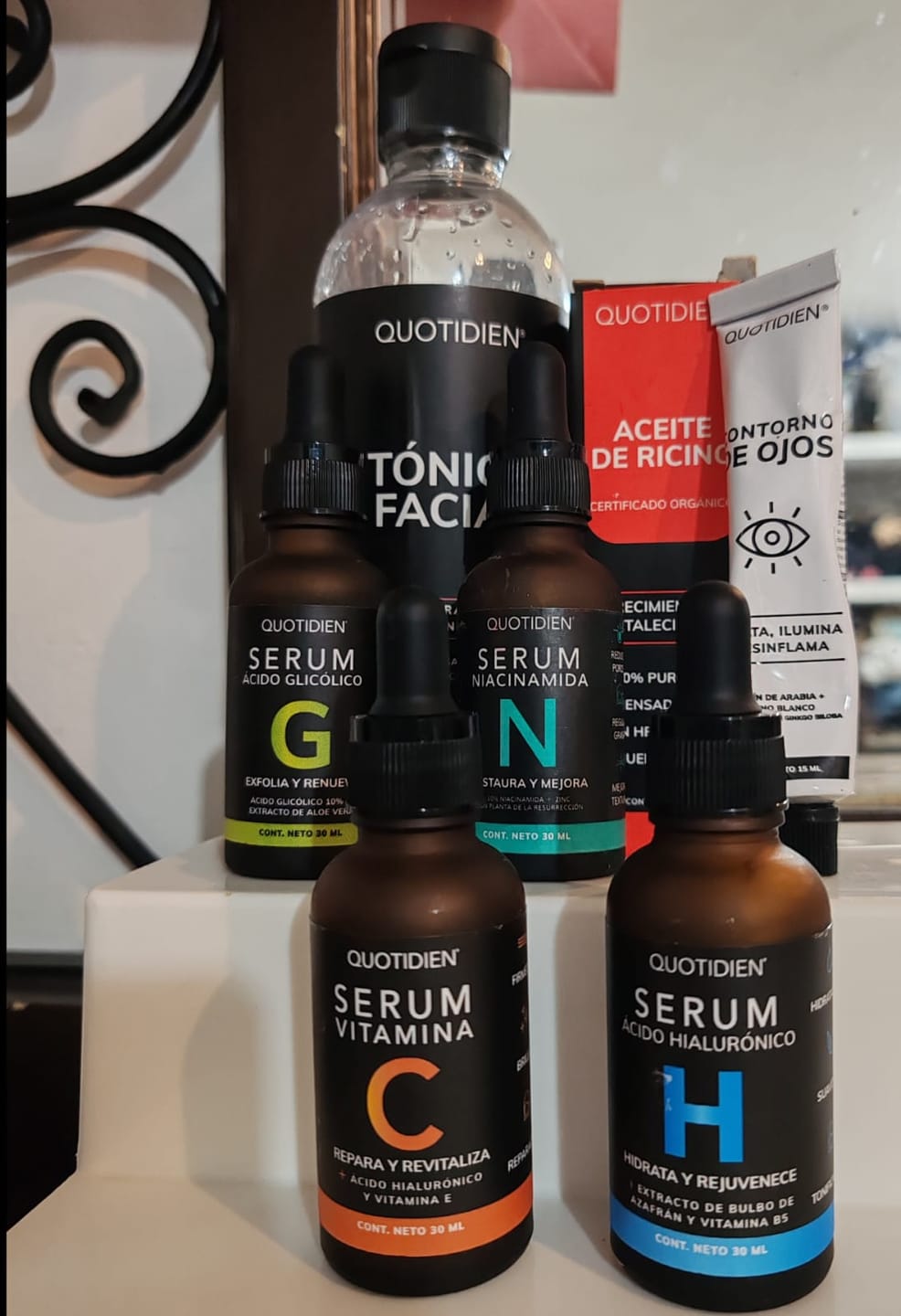 Customer photo review of NUEVO: Kit Piel Deslumbrante (47% OFF) - Limpiador + Tónico + Serum Vitamina C + Serum Niacinamida + Serum Ácido Glicólico + Serum Ácido Hialurónico + Contorno de Ojos
